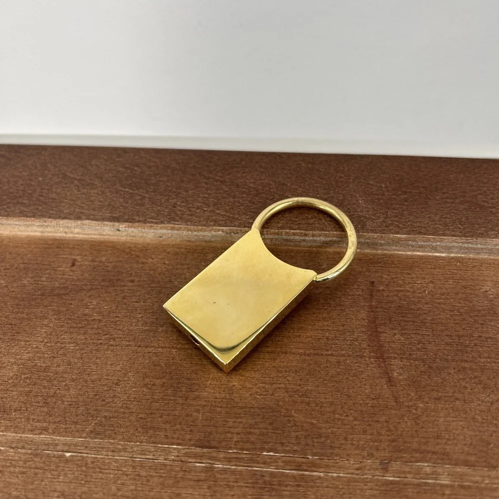 The Glenlivet Whiskey Keychain Vintage‎ Bar Promo Collectible